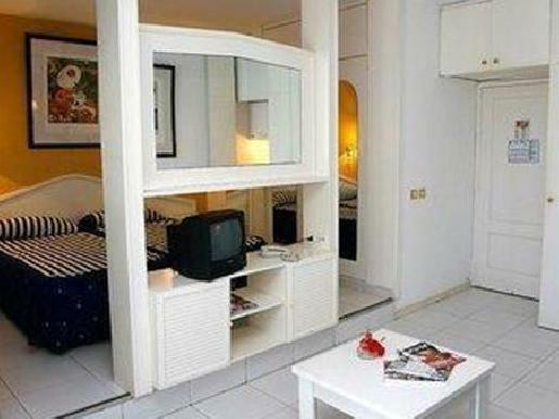 Apartamentos Las Palmeras I & II