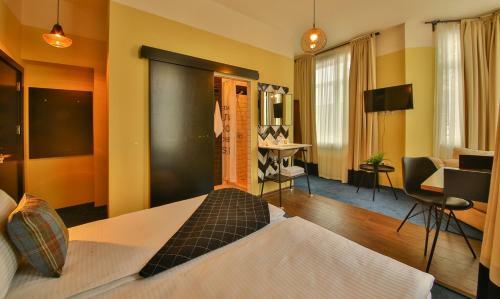 Hotel Just Rooms & Wine