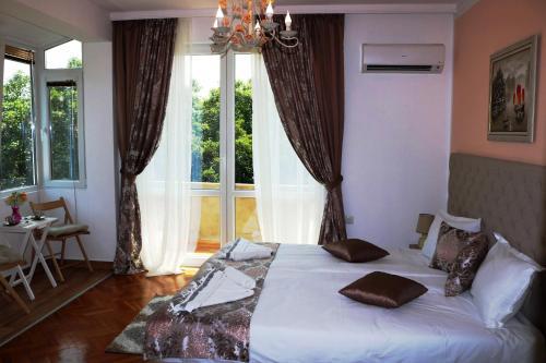 Sea Port Celebrity Apartment - Lets4holiday