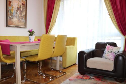 Sea Port Celebrity Apartment - Lets4holiday