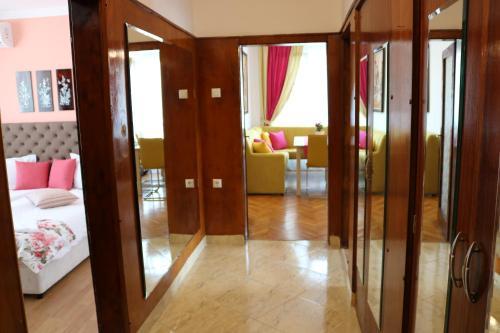 Sea Port Celebrity Apartment - Lets4holiday