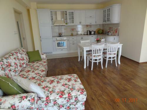 Aneta's Seaside Apartment