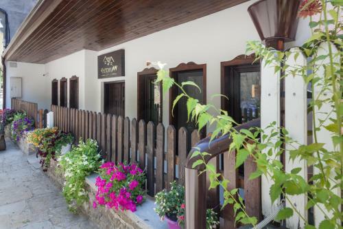 Hostal History Inn Unique Guest House
