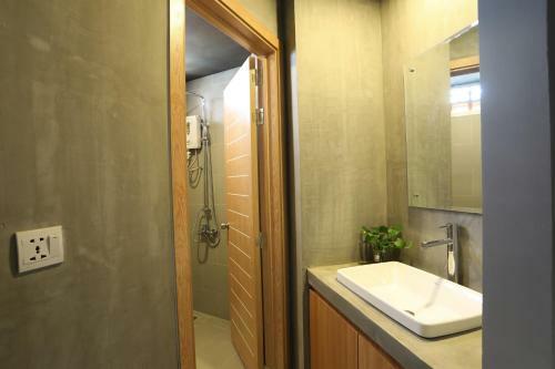 Rs III Location Hostel