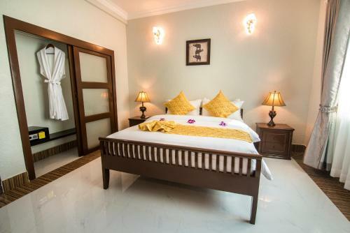 T-easy Crystal Hotel