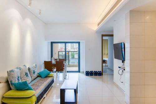 Guanhaige First Line Seaview Apartment