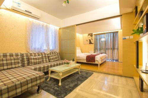 Chengdu Happy Trip Holiday Apartment
