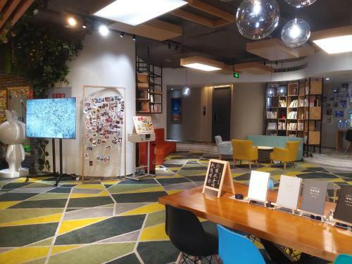 Pathfinder Chengdu Chasing Dream Hostel Chunxi Road Branch
