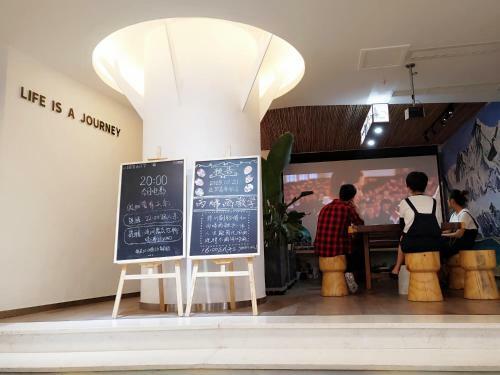 Pathfinder Chengdu Chasing Dream Hostel Chunxi Road Branch