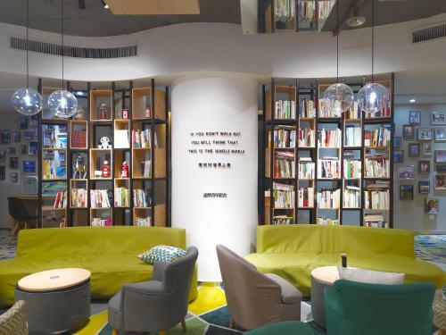 Pathfinder Chengdu Chasing Dream Hostel Chunxi Road Branch