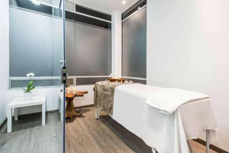 Hotel NH Royal Urban 93