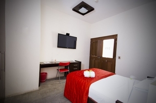 Monteleon Hotel And Suites