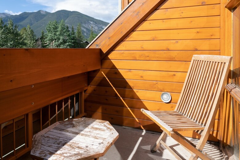 Fox Hotel And Suites