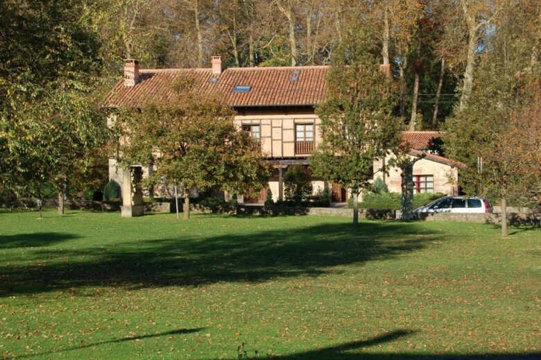 Hotel La Casona De Revolgo