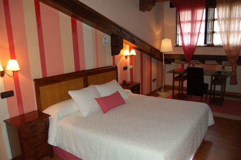 Hotel La Casona De Revolgo