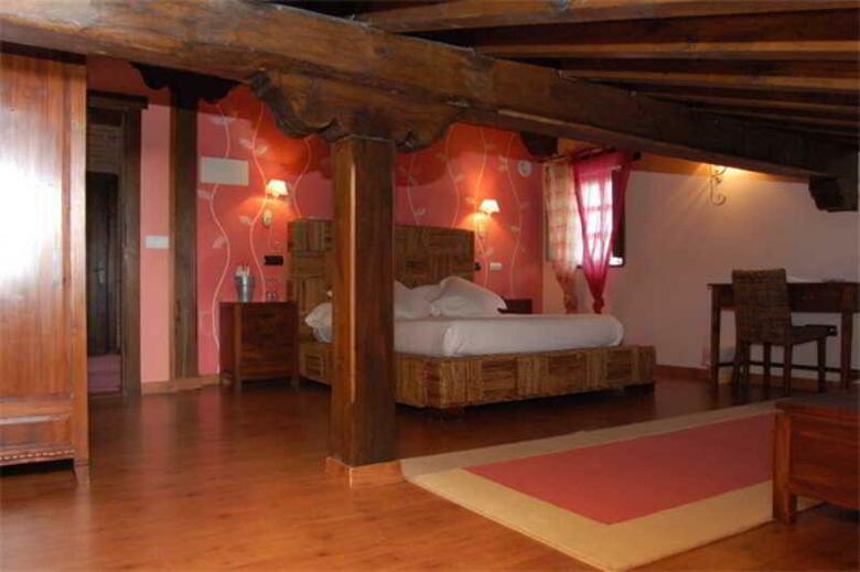 Hotel La Casona De Revolgo