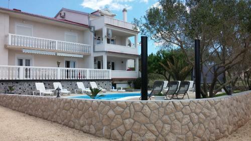 Two-bedroom Apartment In Barbat IV