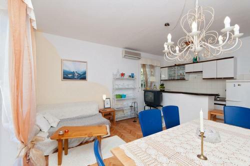 Two-bedroom Apartment In Rab VI