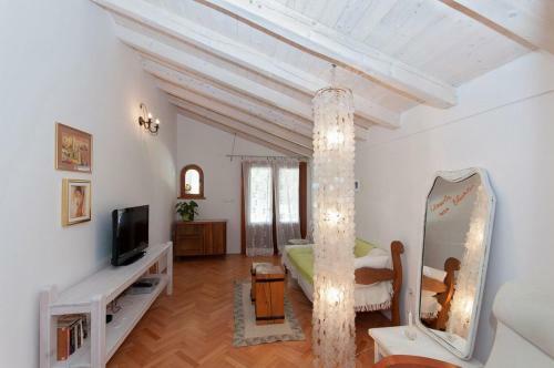 Two-bedroom Apartment In Rab XV