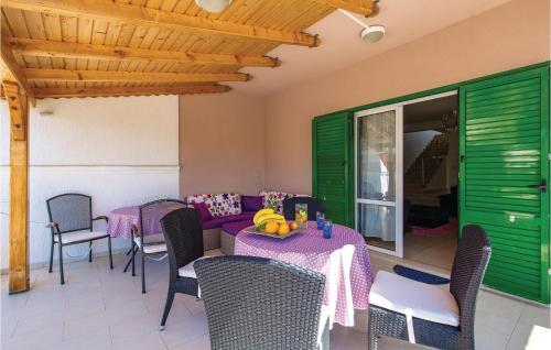Three-bedroom Holiday Home In Barbat