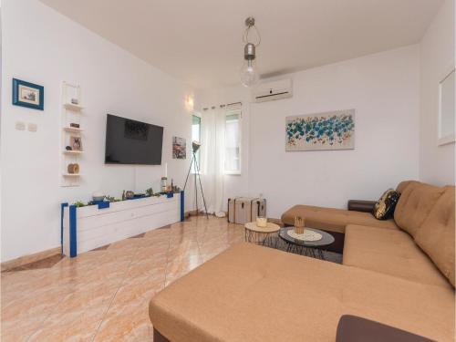 Four-bedroom Holiday Home In Bibinje