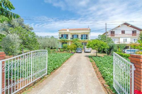 Hostal Apartments And Room Kasijan