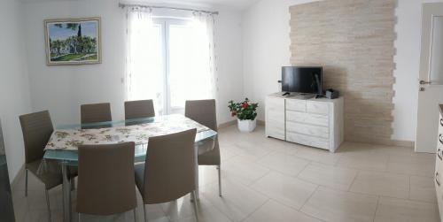 Apartments By The Sea Bol (brac) - 13121