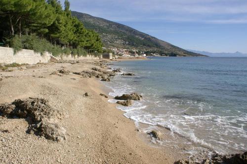 Apartments And Rooms With Wifi Bol (brac) - 2875