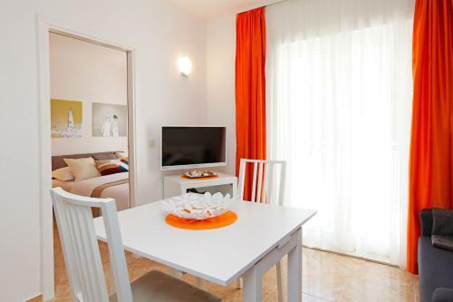 Apartments Villa Adria Bol