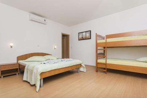 Apartments With A Parking Space Brela (makarska) - 11687