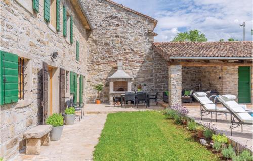 Two-bedroom Holiday Home In Buzet