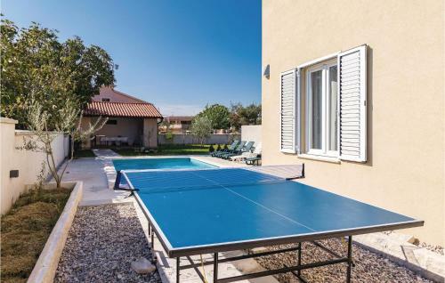 Six-bedroom Holiday Home In Cabrunici
