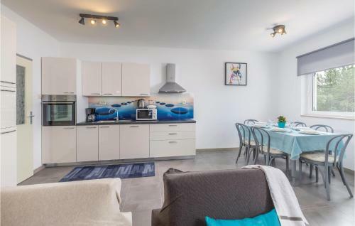 Three-bedroom Holiday Home In Cerovlje