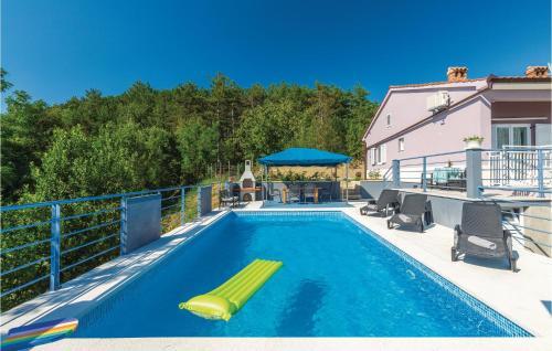 Three-bedroom Holiday Home In Cerovlje
