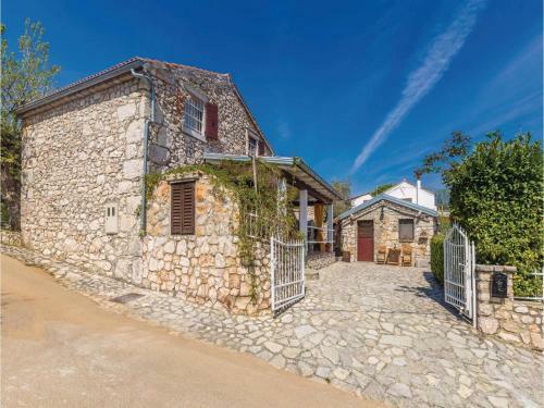 Three-bedroom Holiday Home In Dobrinj