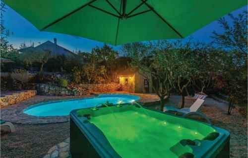 Three-bedroom Holiday Home In Dobrinj
