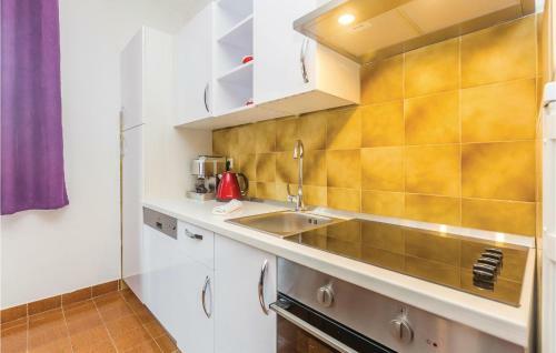 Four-bedroom Apartment In Draga Bascanska