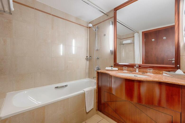 Hotel Evergreen Laurel(.)