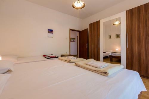 Apartment In Dramalj 5751