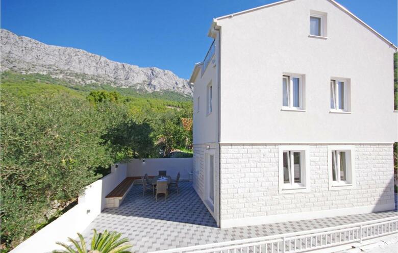 Three-bedroom Holiday Home In Drvenik