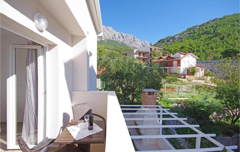 Three-bedroom Holiday Home In Drvenik