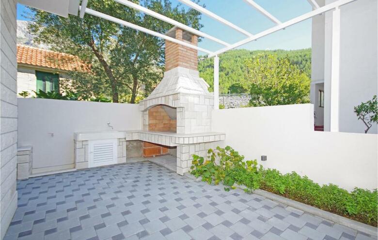 Three-bedroom Holiday Home In Drvenik