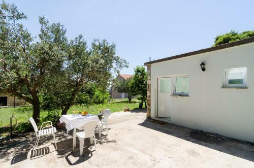 Apartments & Rooms Tapera