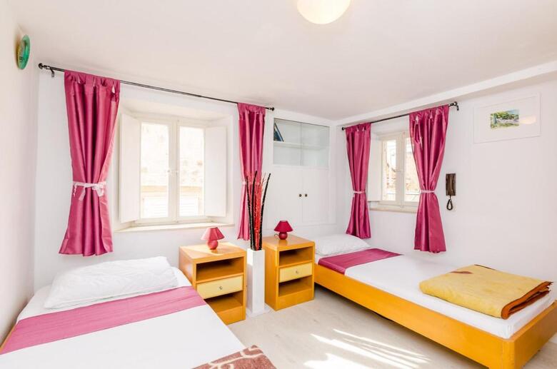 Hostal Rooms Jozomare