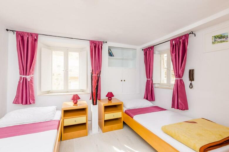 Hostal Rooms Jozomare
