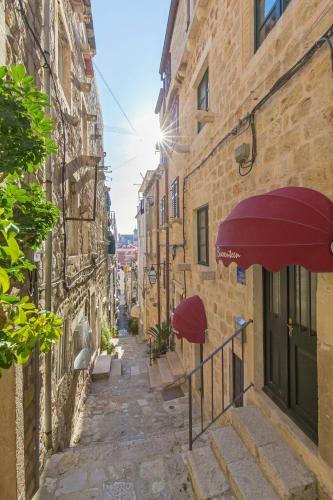 Hostal Apartments And Room Le Petit Nono