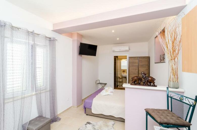 Hostal Apartment & Room Lady O