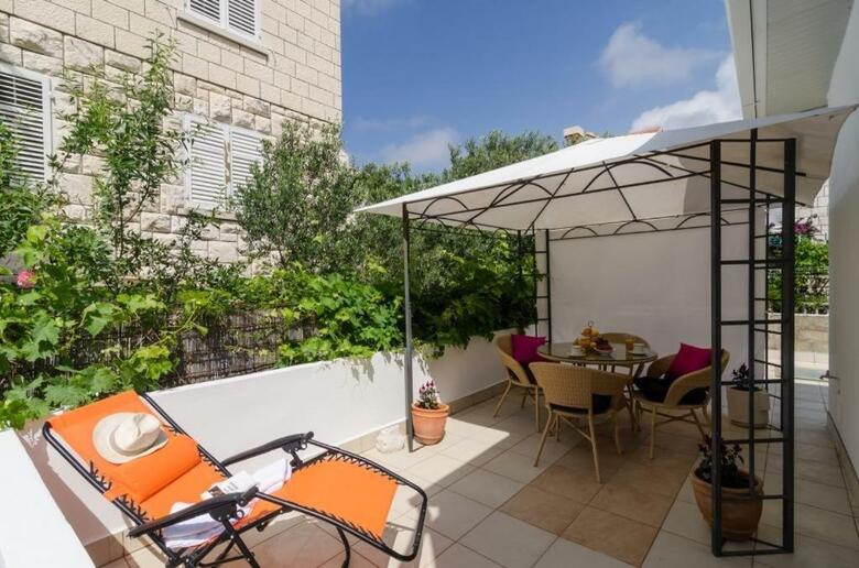 Hostal Apartment & Room Lady O