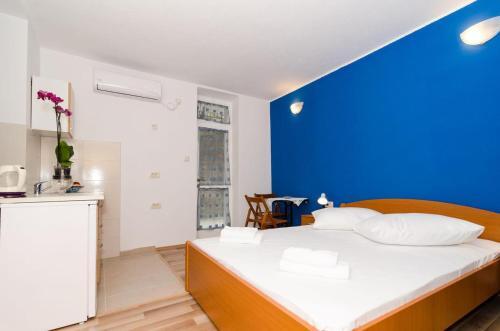 Apartments And Rooms With Wifi Dubrovnik - 11145