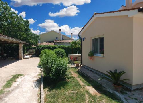 Apartments Mirjana 1555